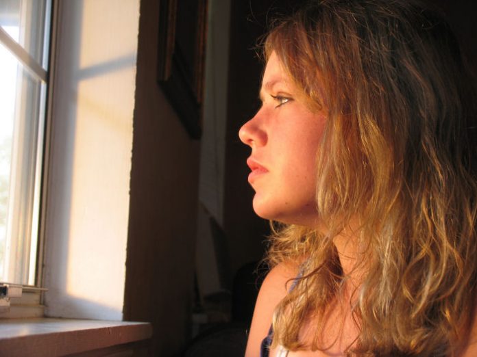 girl_window
