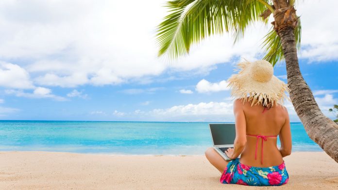 Beach-Girl-Laptop