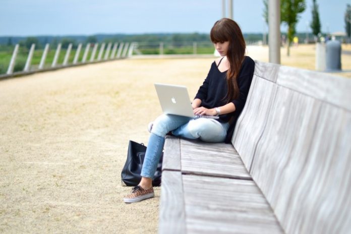 lovelybylucy-blogging-710x473