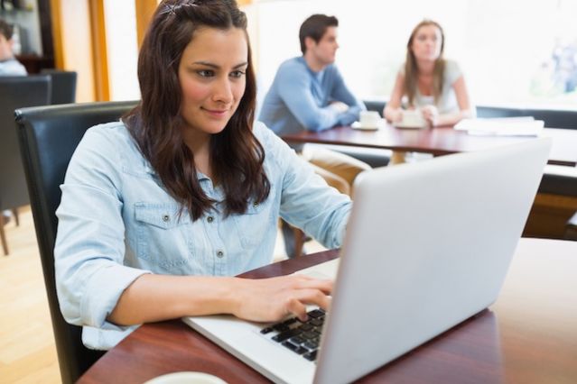 girl-at-computer-web