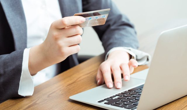  How To Pay Bills & Start A Business – 5 Entrepreneurs Share Their Secrets