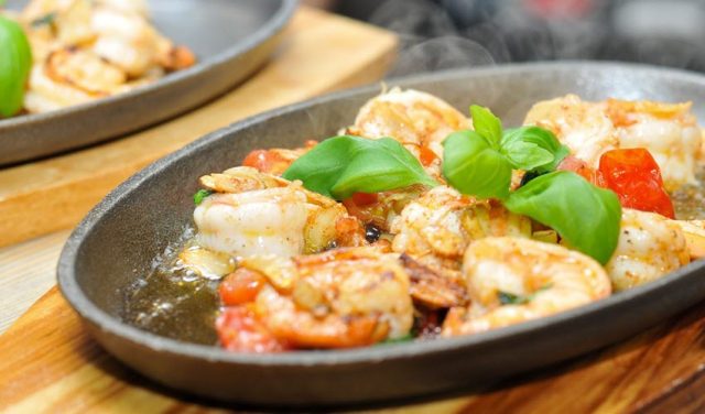  Can I Substitute White Wine in a Shrimp Scampi Recipe with Chicken Stock?