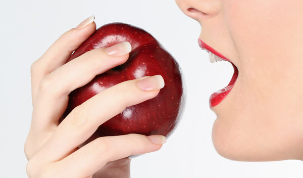 no-apple-eating-while-driving-uk