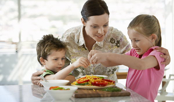 children-helping-in-the-kitchen