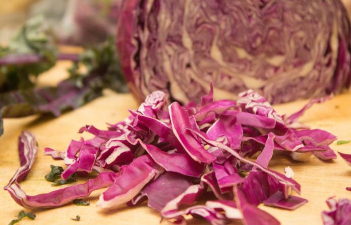 benefits of juicing red cabbage