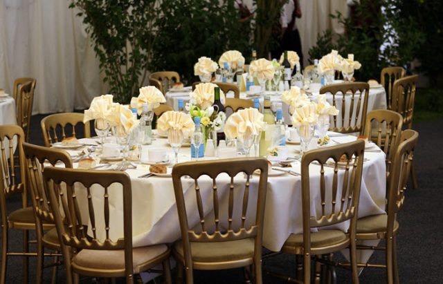  How to Choose the Best Table Linen and TableCloths