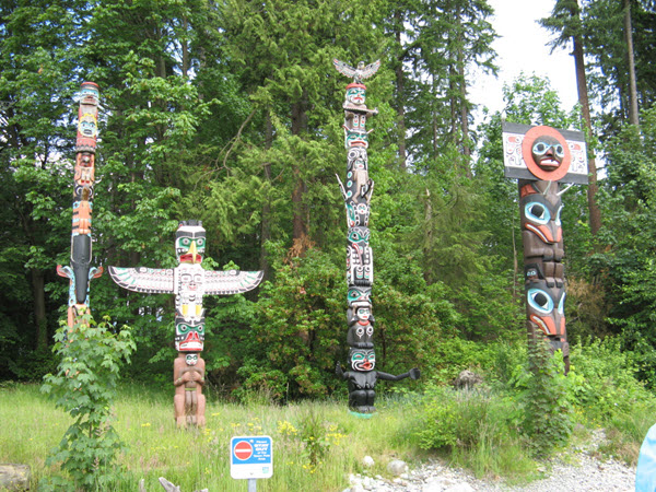 mortuary totem poles