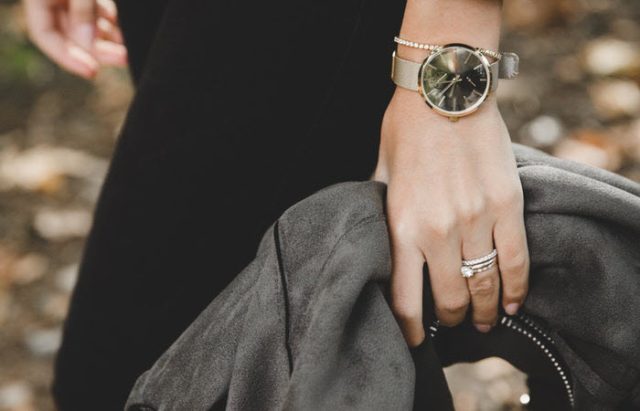  8 Safety Tips For Traveling With Your Engagement Ring