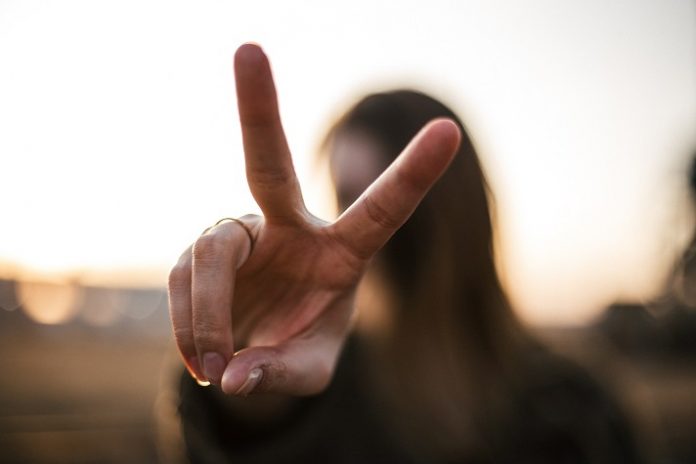 Five-Signs-You-Need-to-Cut-off-a-Friend