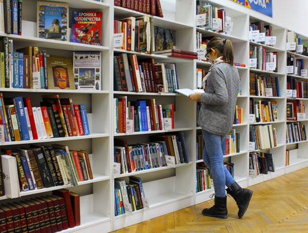 borrow books at the library