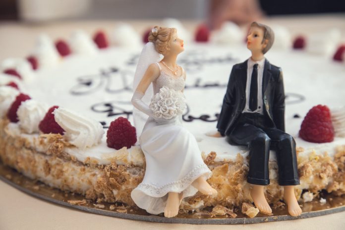 Featured image of post Happy Anniversary To Mom And Dad Cake : We have all kinds of scrumptious happy anniversary cakes that will take your special day to new heights.