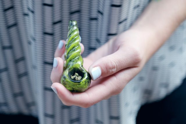  Smoking vs Eating Weed: Which Is Healthier?