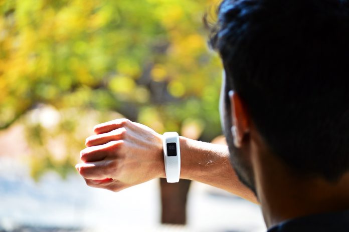 Advantages-and-Disadvantages-of-Using-a-Fitness-Tracker