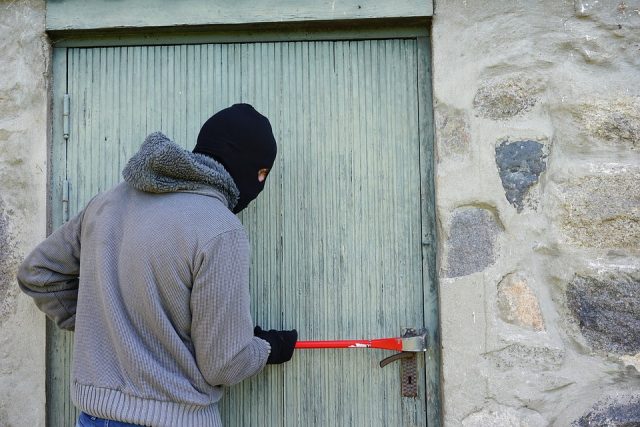  8 Ways You’re Actually Inviting Burglars Into Your Home