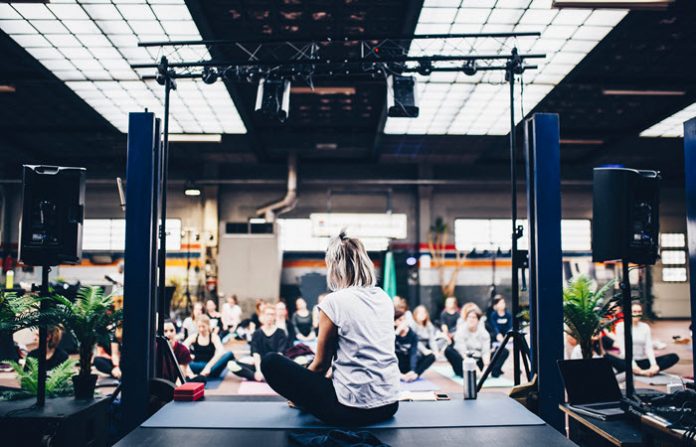 how to be a better yoga teacher how to be a better yoga teacher