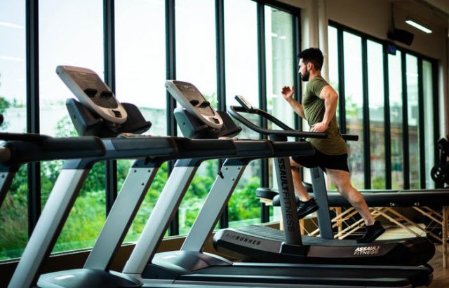  Proper Gym Etiquette: What You Should and Shouldn’t Do At the Gym
