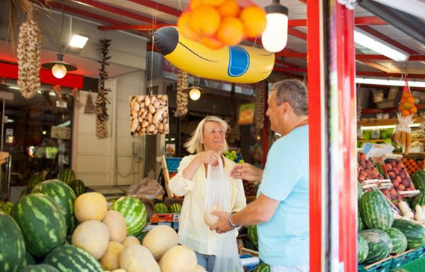 eco friendly holidays buy local produce