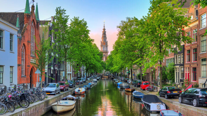 Beautiful Houses to Canals and Coffee Shops – Amsterdam is a Must-Go