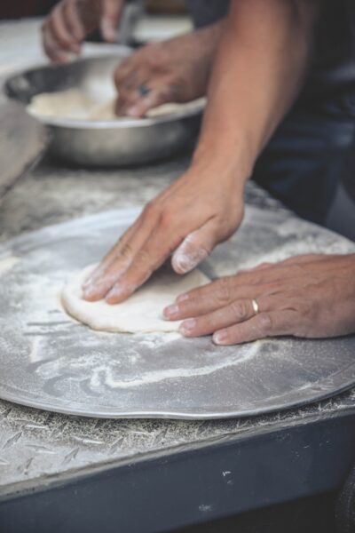 how to stretch pizza dough