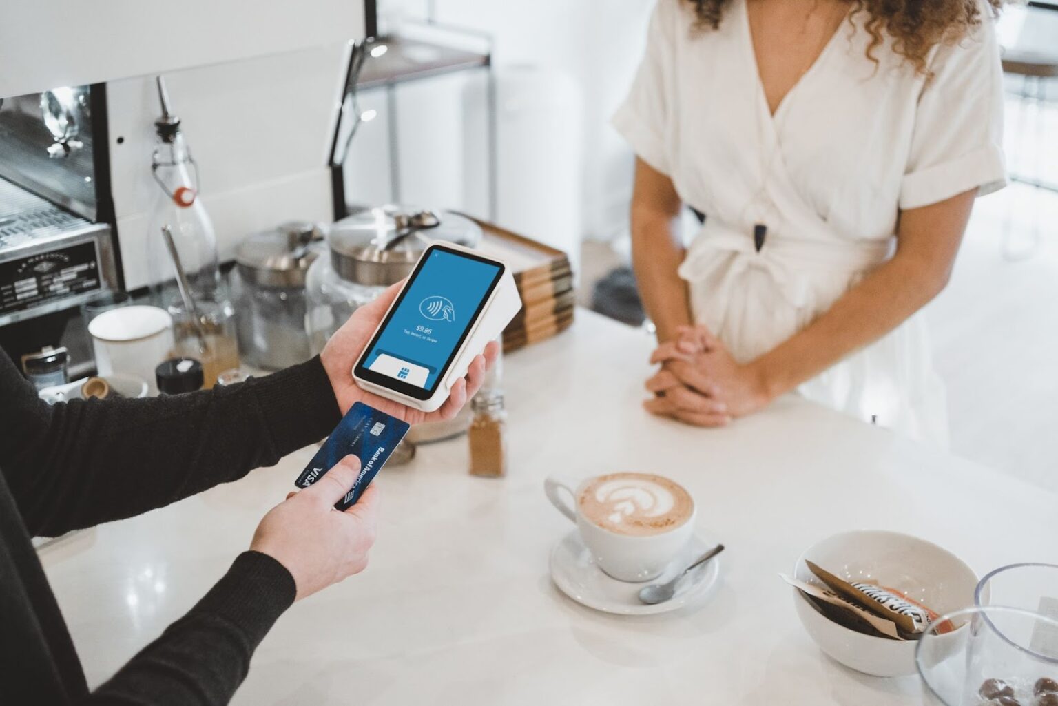 can an authorized user get a cash advance