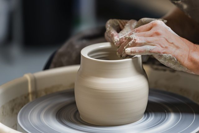 Why Should You Sign Up For A Pottery Class?