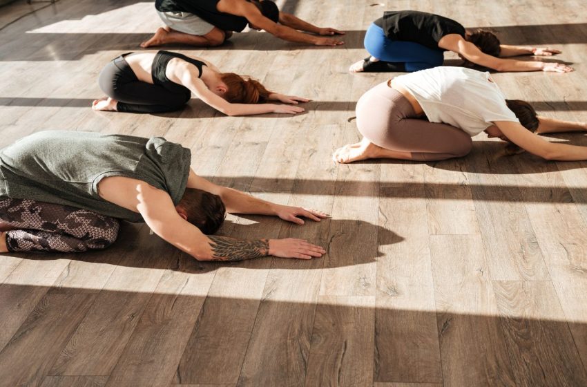  Yoga for Beginners 2023 – A Complete Guide on How to Get Started