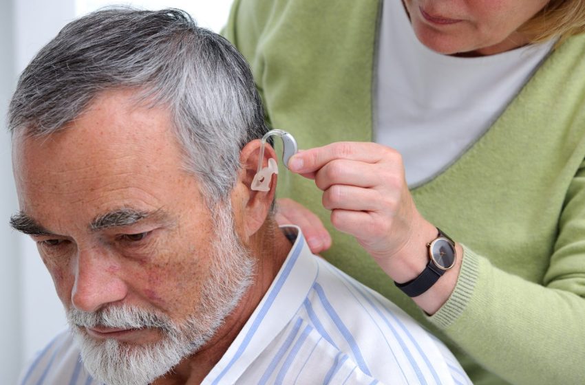  6 Reasons On What Causes Hearing Loss: Complete Guide 2023